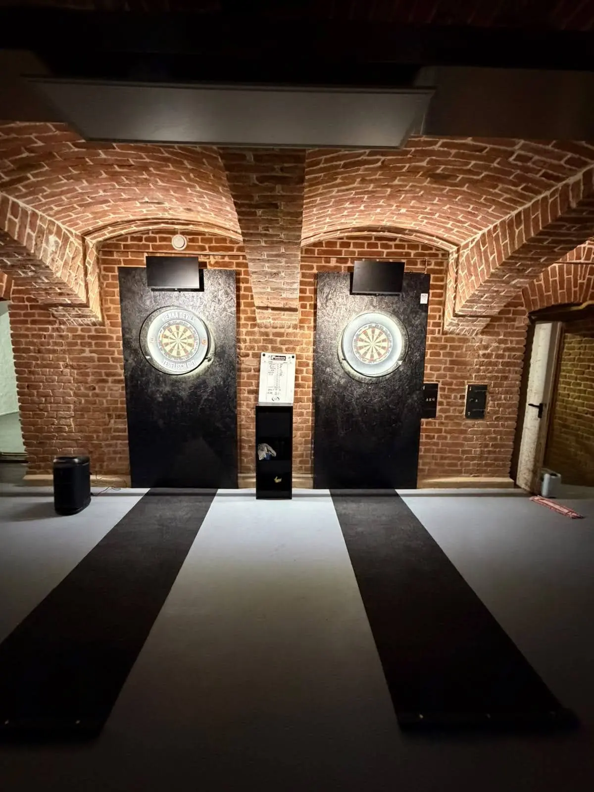 Dartbahnen im Vereinshaus der Temmel Darts Lions